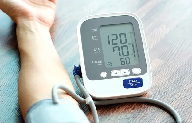 B.P MONITOR vs SPHYGMOMANOMETER